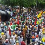 किसान आंदोलन : सड़कों पर उतरा किसानों का सैलाब