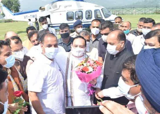 मुख्यमंत्री ने हिमाचल आगमन पर नड्डा का किया स्वागत