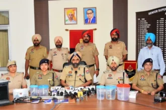 तरनतारन सेवा केंद्र से चल रहे फर्जी हथियार लाइसेंस रैकेट का भंडाफोड़