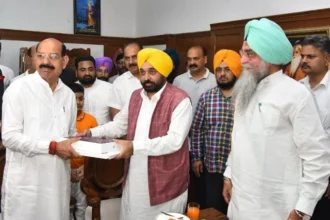 मोहिंदर भगत ने ली विधायक पद की शपथ