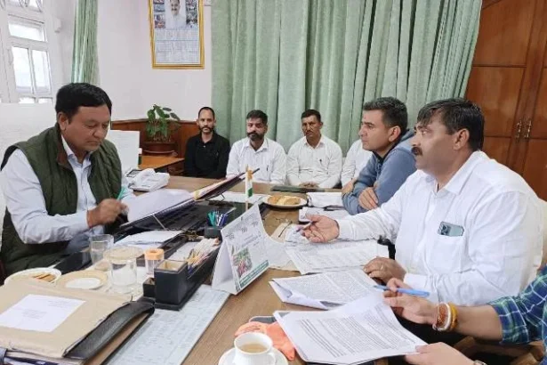 राजस्व मंत्री की संयुक्त ग्रामीण राजस्व अधिकारी महासंघ के साथ बैठक