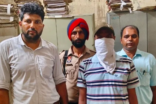 रिश्वत लेते सहायक सब इंस्पेक्टर गिरफ्तार