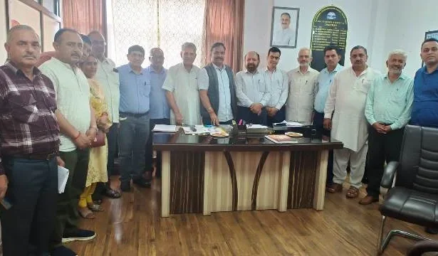 श्रमिकों की मांगों पर विचार करेगी सरकार