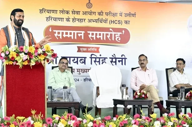 सीएम ने H.C.S.-2023 के उत्तीर्ण अभ्यर्थियों को किया सम्मानित