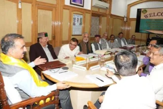 सीएम ने दिए वन निगम के दोषी ठेकेदारों को ब्लैकलिस्ट करने के निर्देश