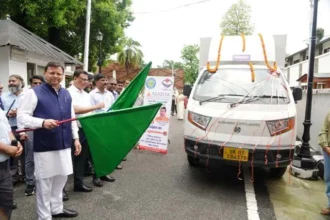 सीएम ने लैब ऑन व्हील्स-मोबाइल साइंस लैब को दिखाई हरी झंडी