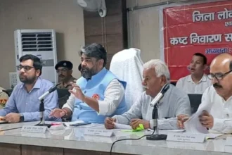 फर्जी वोट डलवाने वाले अफसर पर एक्शन