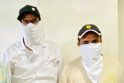 फौज के सूबेदार से रिश्वत लेते दो ऑडिटर गिरफ्तार