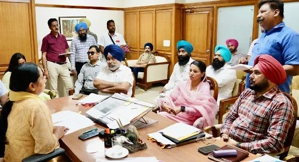 मंत्री ने की 'आरक्षण चोर पकड़ो मोर्चा' के प्रतिनिधियों के साथ बैठक