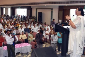 मंत्री ने मेधावी छात्रों, टीचरों व एसएमसी प्रधानों को किया सम्मानित