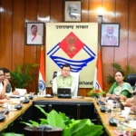 योजनाओं में नवाचार पर ध्यान दें अधिकारी - धामी