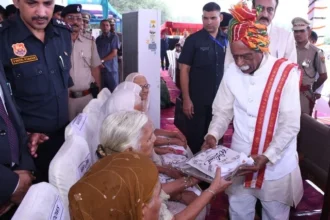 राज्यपाल ने वीर सैनिकों की वीरांगनाओं व परिजनों को किया सम्मानित