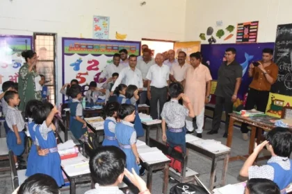 विधानसभा अध्यक्ष ने किया स्कूल का दौरा