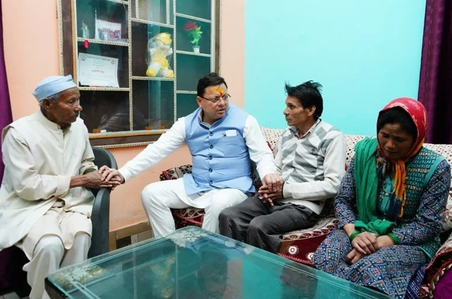 सीएम ने की गुमशुदा युवक के परिजनों से मुलाकात