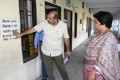 मतदान केंद्रों पर निरीक्षण कर जांची गई सुविधाएं