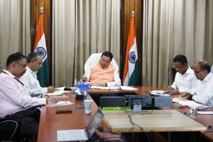 सभी सड़कें 15 अक्टूबर तक गड्ढ़ा मुक्त की जाएं - सीएम