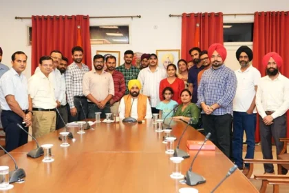 सीएम से सहायक प्रोफेसरों और लाइब्रेरियन के डेलिगेशन ने की भेंट