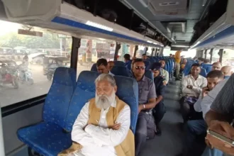 एक्शन मोड में विज, बस अड्डों पर लगाई पैनी नजर