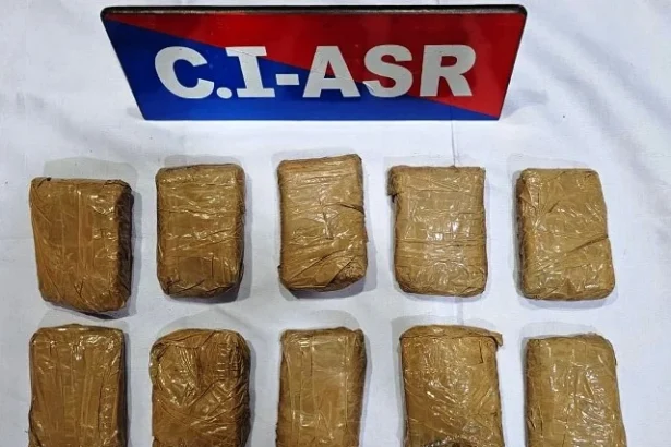 कार से 10.4 किलो हेरोइन बरामद, आरोपी फरार