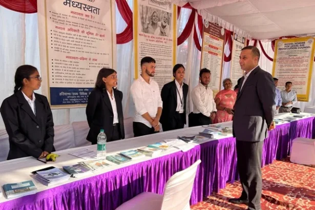माता मनसा देवी मंदिर में लगाया जा रहा कानूनी जागरूकता शिविर