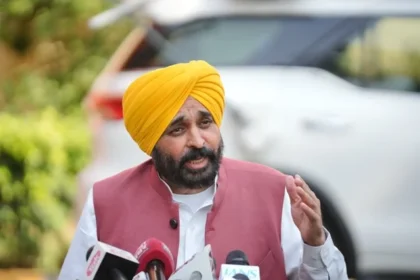 मुख्यमंत्री ने फिनलैंड जा रहे शिक्षकों से की बातचीत