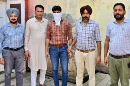 रिश्वत लेते थाने का मुख्य मुंशी काबू