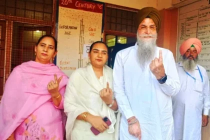 स्पीकर संधवा ने पंचायत चुनावों के दौरान डाला वोट