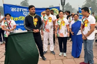 खेल मंत्री ने वॉकथॉन को हरी झंडी दिखाकर किया रवाना