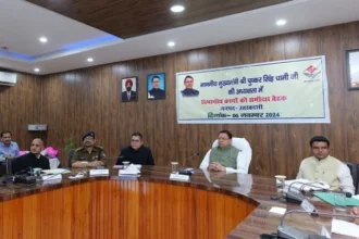 सीएम ने उत्तरकाशी में विकास योजनाओं की समीक्षा की