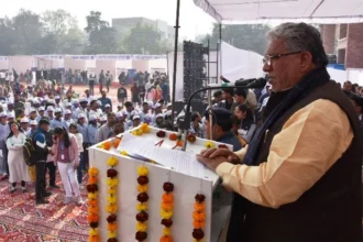 मंत्री पंवार ने युवाओं को सौंपे जॉब लेटर