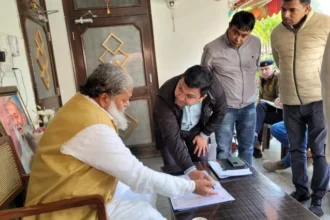 मच्छौंडा में रेलवे फ्लाईओवर के निर्माण को लेकर विज ने की बैठक