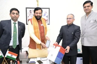 सीएम ने सशस्त्र सेना झंडा दिवस कोष में दिया योगदान