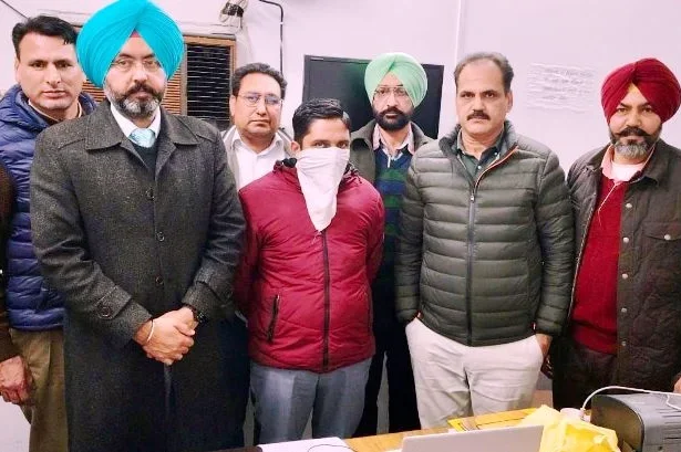 तहसीलदार के नाम पर रिश्वत लेते वसीका नवीस गिरफ्तार