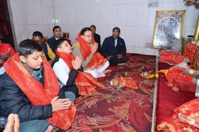 धामी ने की मां सुरकंडा मंदिर में पूजा