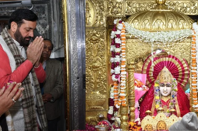 नववर्ष पर सीएम ने की माता मनसा देवी मंदिर में पूजा