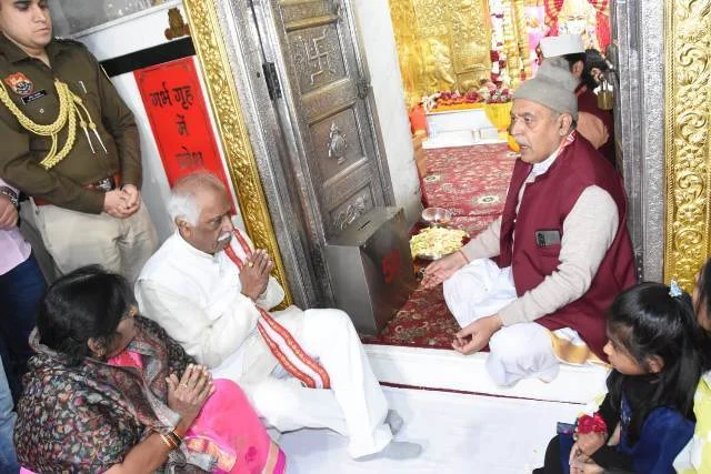 राज्यपाल ने माता मनसा देवी मंदिर में की पूजा अर्चना