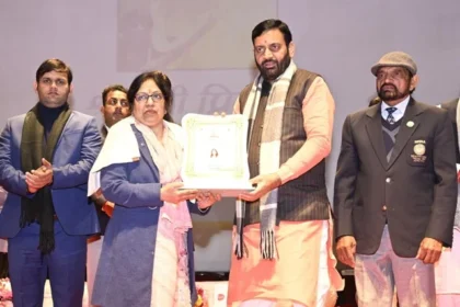 सीएम ने खिलाड़ियों की माताओं को किया सम्मानित