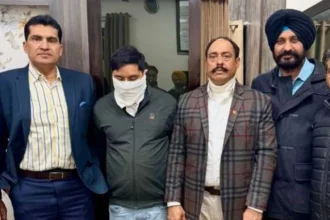 रिश्वत लेते नायब तहसीलदार का रीडर काबू