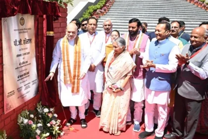 अमित शाह ने थपथपाई नायब सैनी की पीठ