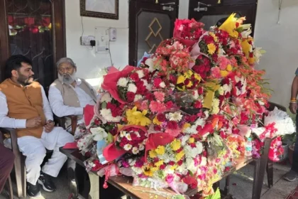 त्यौहार की तरह मनाया गया विज का जन्मदिन