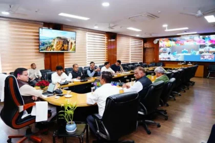 धामी ने दिए बहुउद्देशीय शिविर लगाने के निर्देश