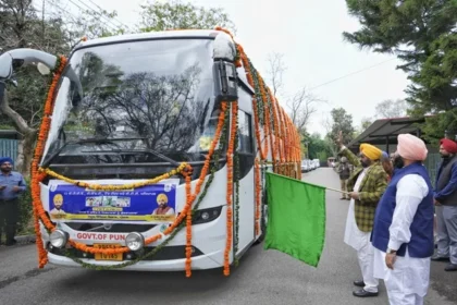 विदेशों से प्रशिक्षण प्राप्त टीचर बने शिक्षा क्रांति के दूत - मान