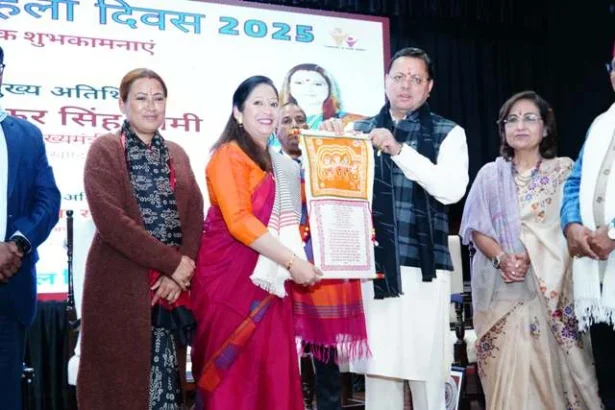 सीएम ने अंतर्राष्ट्रीय महिला दिवस कार्यक्रम में लिया भाग