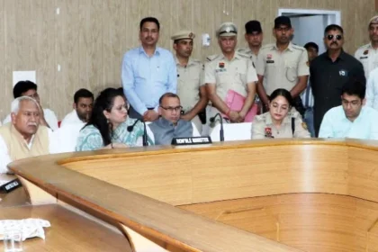 स्वास्थ्य मंत्री ने नारनौल में ली अधिकारियों की बैठक