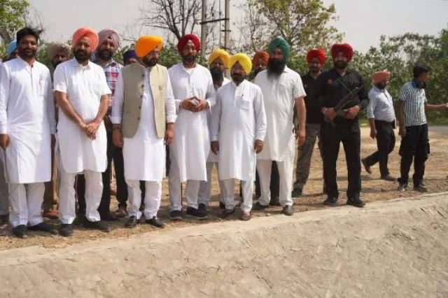 मंत्री सौंद ने किया छप्पड़ों की सफाई कार्य का निरीक्षण