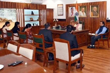 जरूरतमंद तक लाभ पहुंचाने में अधिकारियों की अहम भूमिका - राज्यपाल