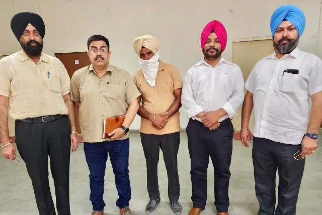 भ्रष्टाचार विरोधी अभियान: विजिलेंस ने जस्तरवाल में किया लाइनमैन को अरेस्ट