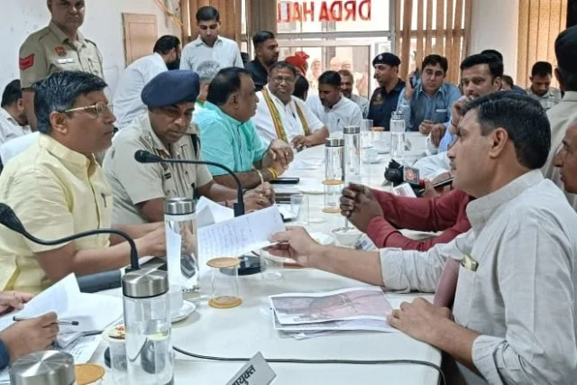 मंत्री ढांडा ने मौके पर किया कई शिकायतों का समाधान