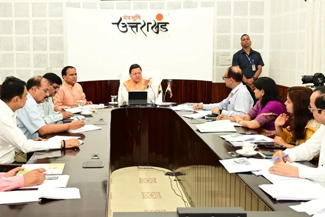 सीएम धामी ने शिक्षा विभाग के कामकाज की समीक्षा की