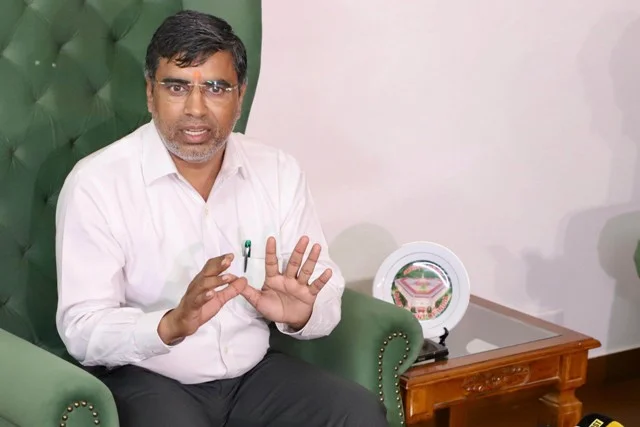 अधिकारी अब स्कूलों में करवाएंगे प्रतियोगी परीक्षा की तैयारी - मंत्री